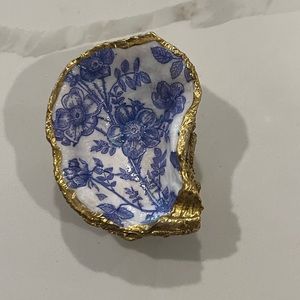 Decorative oyster shell